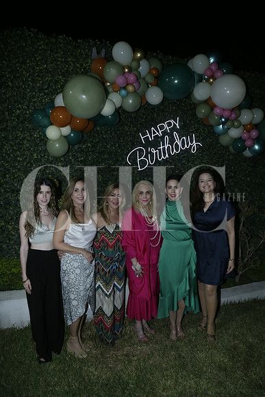 Andrea Cueva, Vilma Salas de Guzmán, Jessica Salas, Tey González de Salas, Tey Salas y Viri Medrano de Salas (3)