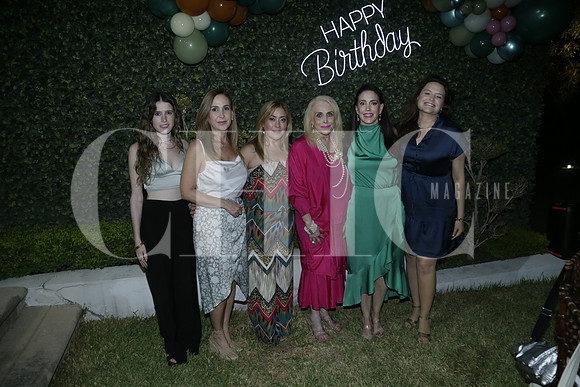 Andrea Cueva, Vilma Salas de Guzmán, Jessica Salas, Tey González de Salas, Tey Salas y Viri Medrano de Salas (2)