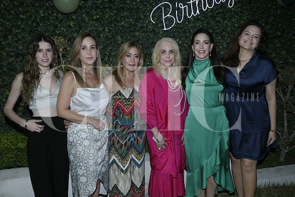 Andrea Cueva, Vilma Salas de Guzmán, Jessica Salas, Tey González de Salas, Tey Salas y Viri Medrano de Salas
