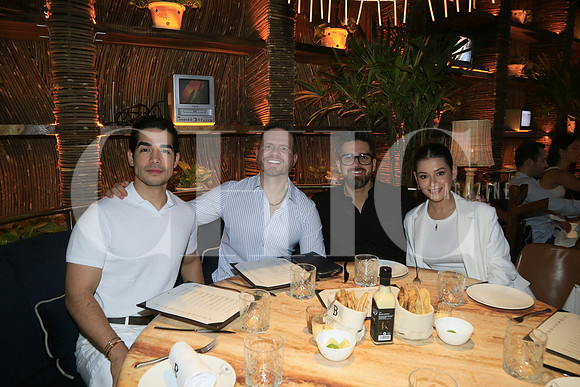 Carlo Caseres, Raúl Benavides, Alfonso Reyes y Karla Saucedo
