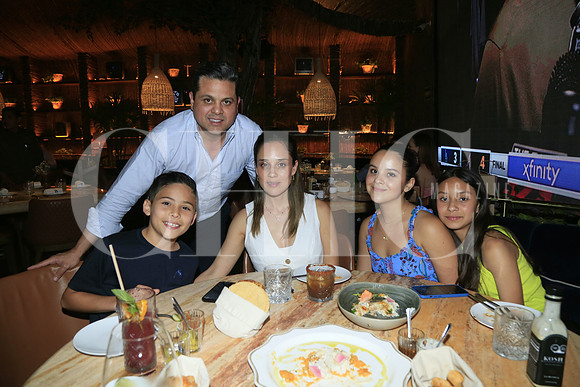 Emilio Magdaleno Salinas, Ramón Salinas, Paulina de Salinas, Sofia Salinas y Paulina Salinas