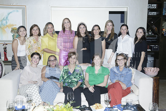 Chachi Garza, Familiares y Amigas