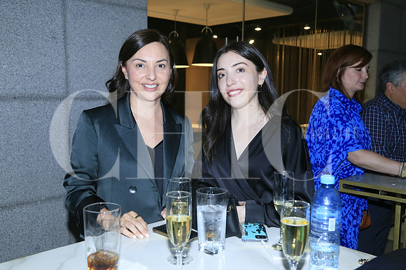 Thelma Elizondo y Valeria Moreno