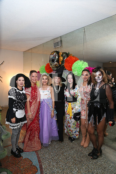 Daniela Cavazos, Tita Razon, Mónica Buerón de Vilarreal, July de Alba de Lizaola, Jesica Arroyo, Sara Treviño y Malena Gutiérrez 1