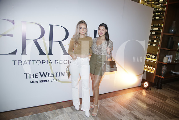 Katya Armijo y Denisse Tanguma (2)