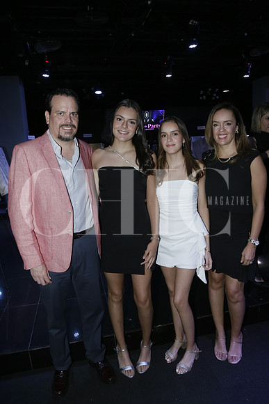 Rodrigo Valles, Miranda Valles, Ivanna Valles Fabiola Valadez de Valles (2)