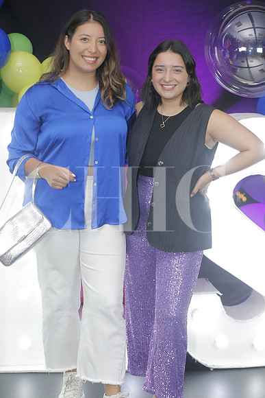 Ana Pau Morales y Karen Mora 2