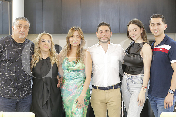 Mario García, Nora Quirino, Becky García, Mauricio Salinas, Mariela Puente y Mario García 3