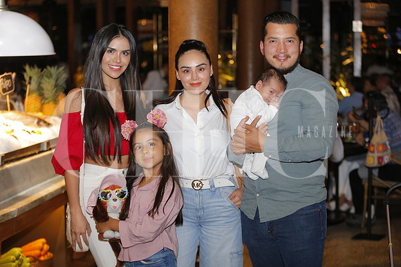 Ivonne Ortiz, Andrea Rodriguez, Blanca Ortiz, Carlos Rodríguez y Carlos León Rodríguez 2