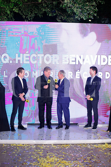 Entrega reconocimiento 55 años 10
