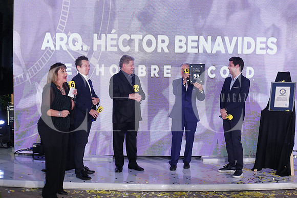 Entrega reconocimiento 55 años 23