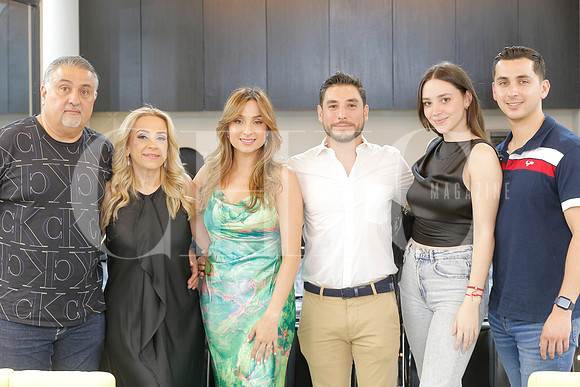Mario García, Nora Quirino, Becky García, Mauricio Salinas, Mariela Puente y Mario García 3