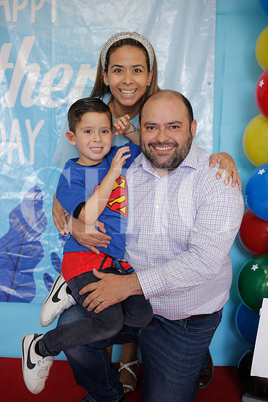 Laura Plascencia, Fabrizio Guerra y Mateo Guerra 2