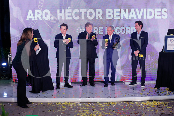 Entrega reconocimiento 55 años 15
