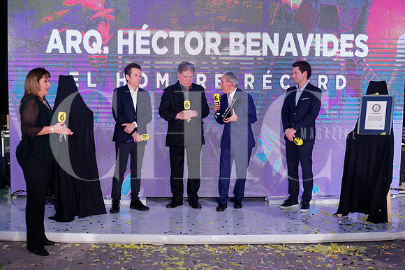 Entrega reconocimiento 55 años 16