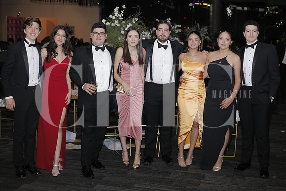 Santiago Marcos, Raquel Meouchi, Victor Decrescenso, Regina Elizondo, David Rivero, Valeria Rodríguez, Daniela Jaime y Gabriel de la Fuente 1