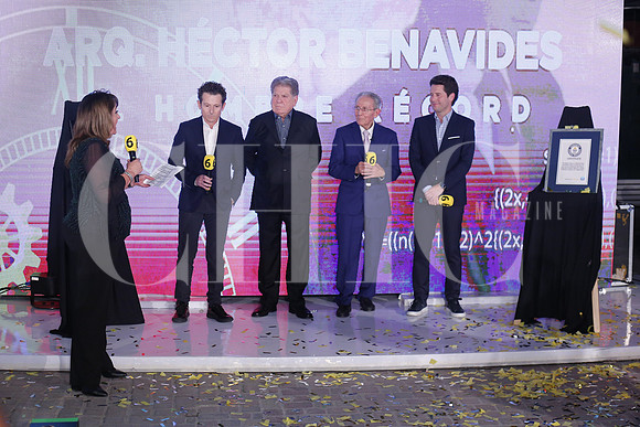 Entrega reconocimiento 55 años 2