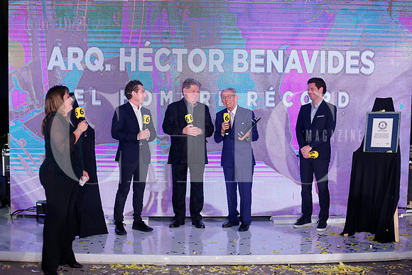 Entrega reconocimiento 55 años 21