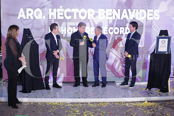 Entrega reconocimiento 55 años 9