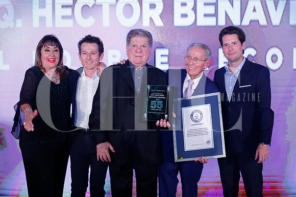 Entrega reconocimiento 55 años 31