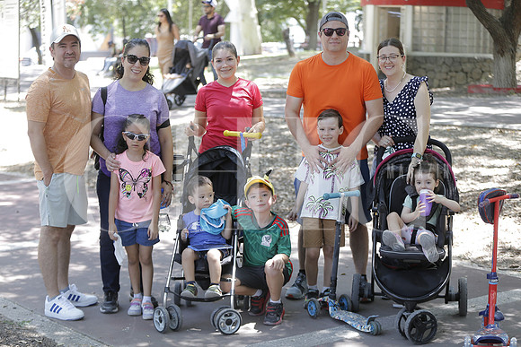 Luis Guadiana, Janeth Maysen, Ivanna Alvarado, Ana Arguelles, Cristian Gonzalez, Carlos Gonzalez, Alberto Reyes, Santiago Reyes, Erika Guajardo y Olivia Reyes 4