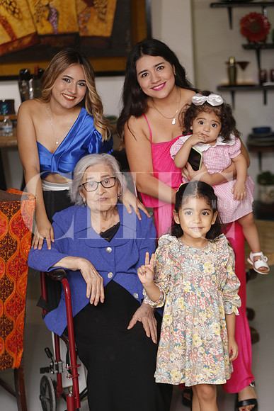 Leslie Molina, Renata Vazquez, Melissa Molina, Romina Molina y Elvia Trejo 2