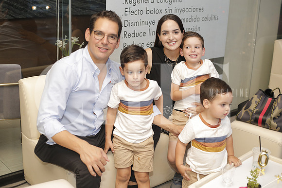 Marcelo Maynez, Gabriel Maynez, Mauricio Maynez, Marcelo Maynez y Ana Cristina de la Garza 5