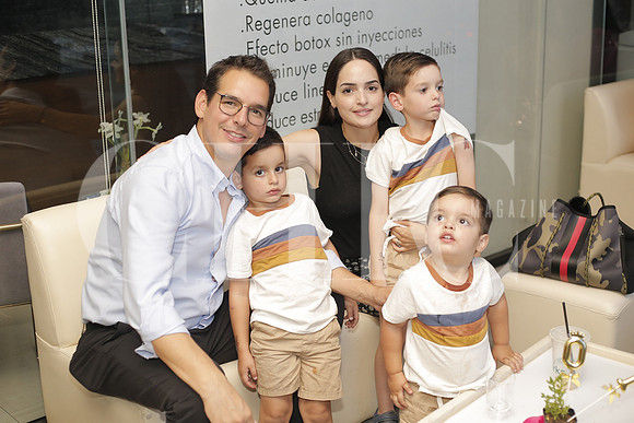 Marcelo Maynez, Gabriel Maynez, Mauricio Maynez, Marcelo Maynez y Ana Cristina de la Garza 2