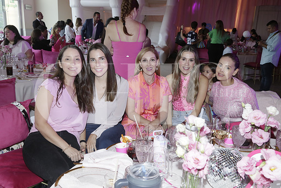 Adri Valdez, Karen Treviño Paola Roel, Daniela Garzón, y Stefy Lozano