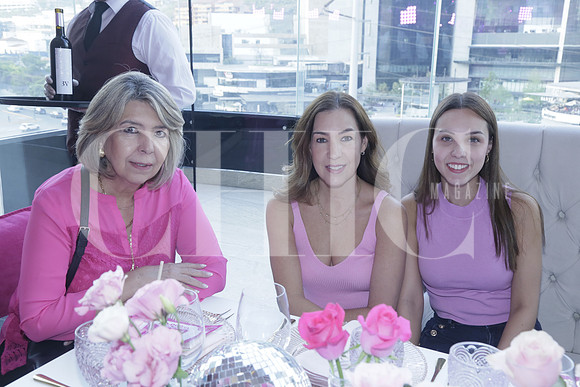 Martha Treviño, Susana Treviño y Valeria Colome