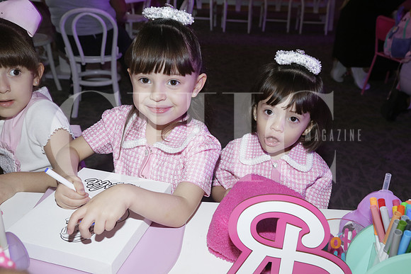 Renata  Romero y Regina Romero