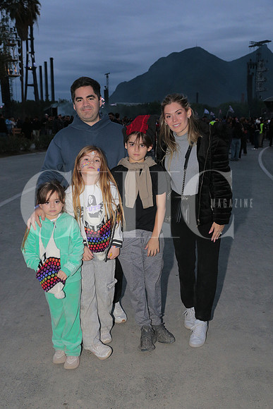 Elena Martinez, Fer Martinez, Eugenio Martinez, Adrián Martinez y Cristy Martínez 2