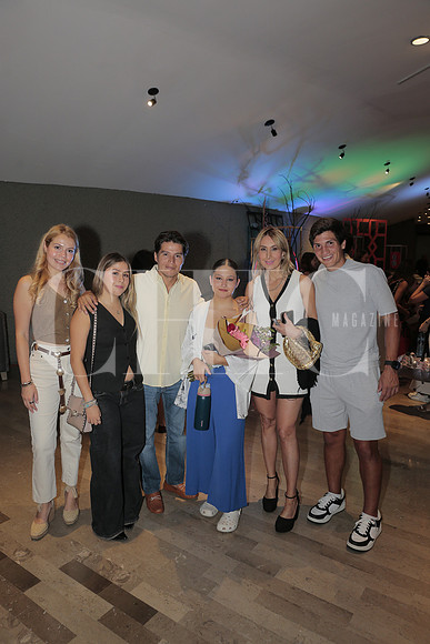 Miriam Gonzalez, Isabella Freeman, Abraham Freeman, Sylvia Cortés, Sylvana Freeman y Hector Gonzalez 5