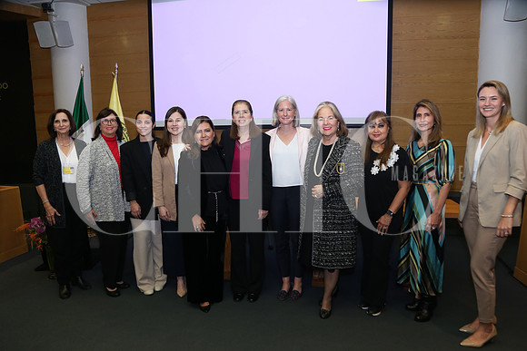 Blanca Maiz, Rosa María González de Dávila, Fernada Quiroga, Luisa Gutiérrez, Marcela Chavarria, Isabela Navarro, Sandra Shadik, Liliana Melo de Sada, Araceli W.ching, Paulette Moreno de Alanis y