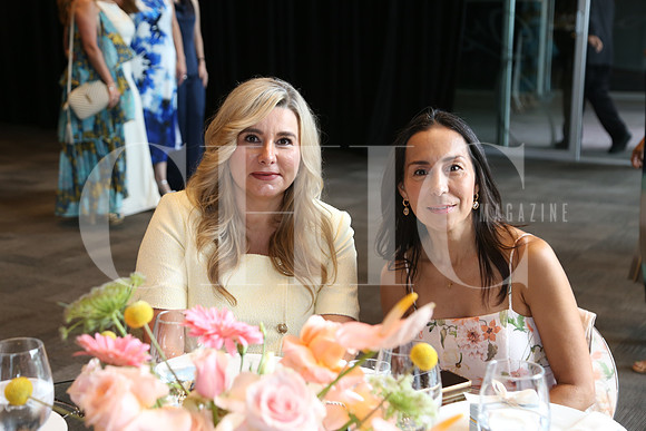 Cynthia de Jadra y Karla Arroyo 0