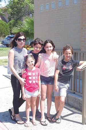 Cristina Quiroga de Garza, Martel Garza, Loretta Garza, Arnaud Garza e Ivana Garza 4