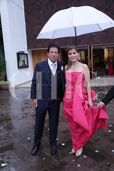 Rogelio Elizondo y Kata Albuerne ( Papás Novia) 2