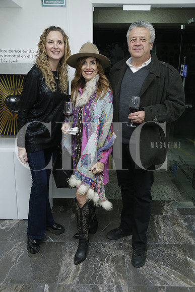 Cristina Barker, Olga Mejia y Agustin Suárez