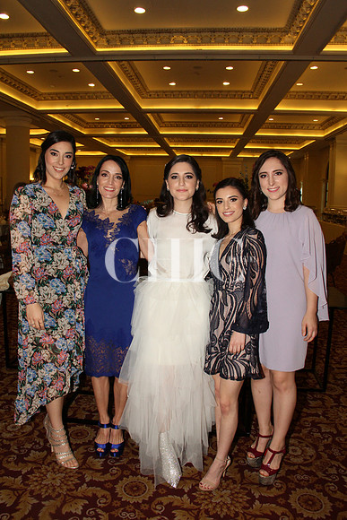 Viviana Safi, Marissa Drexel de Safi, Paola Isabel Safi, Vanessa Safi y Raquel Safi (2)