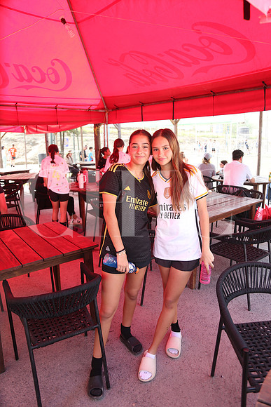Valeria Martínez y Monse Galindo1