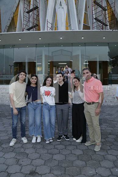 Tabaré Arrellano, María Fernanda Arellano, Dulce María Arrellano, Patricio Valdez, Dulce María Torres de Arrellano y Rogelio Arellano (2)