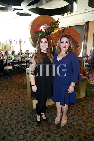 Ángela Cázares y Celina Cázares