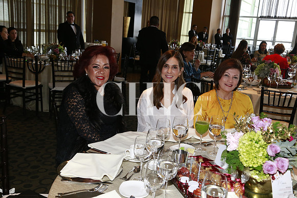 Vicky de González,  Lucía Todd y Laura Martínez de Villarreal