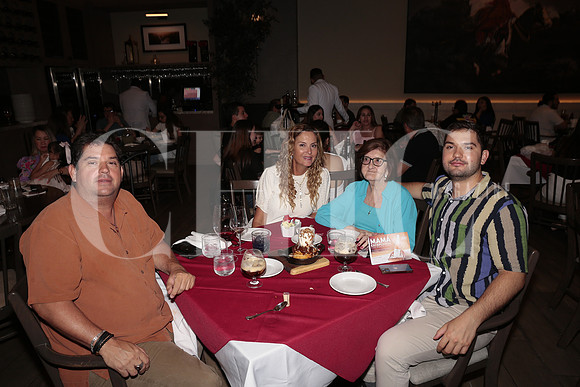 Rafael Salazar, Cristina Salazar, Diana Santibañez y Rafael Salazar 2
