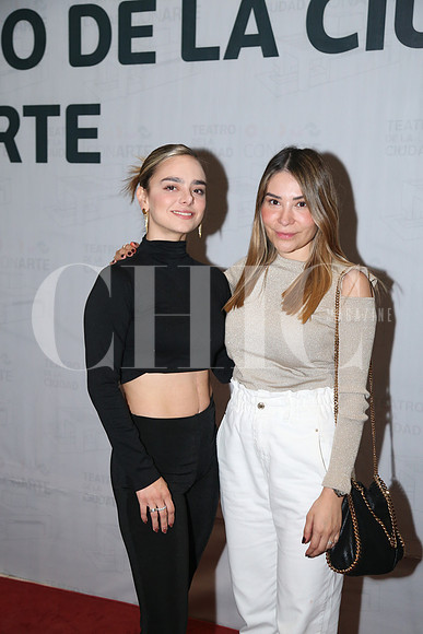 Karla Trevño y Ale Yllán 0