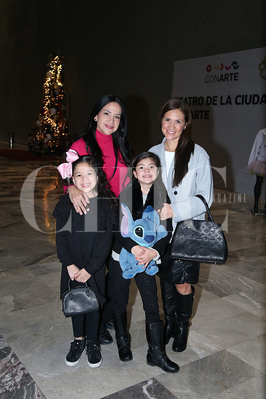 Helyana Villagran, Erika Hernández, Elena del Valle y Jaqui Cas