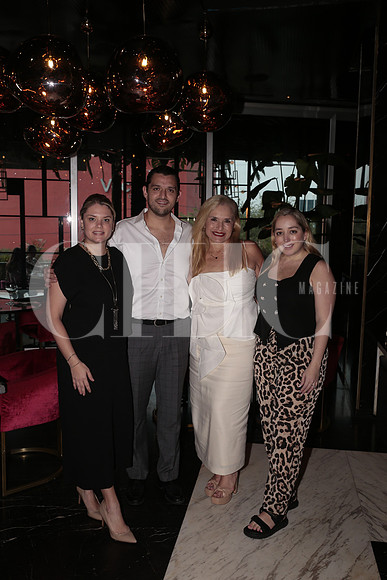 Roxana de la Garza, Stephanie de la Garza, Enrique de la Garza y Amanda Versteeg 6