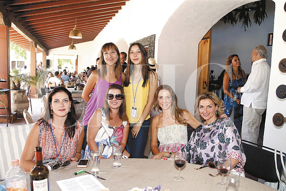 Rocío de Acárraga, Renata Azcárraga, Ana Madero de Muñoz, Cecilia Madero de Gutiérrez y Mónica Rivero de Martínez
