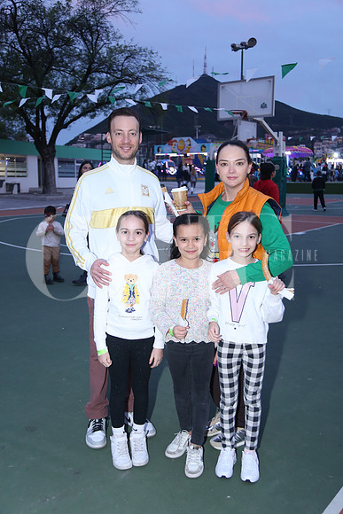 David Othon, Cordelia Treviño de Páez, Fernanda Páez, Vivi Valdez y Valentina Páez