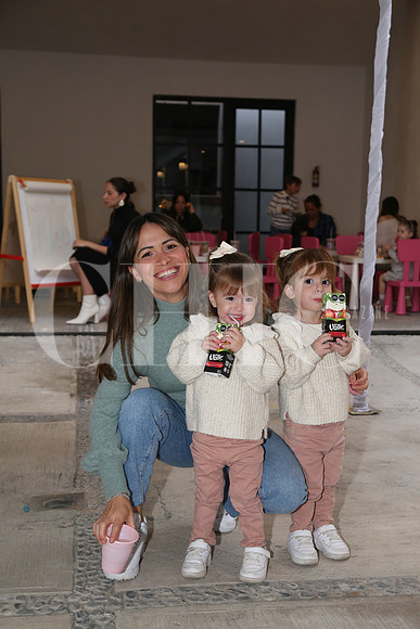 Ileana García, Victoria Strange-Hansen y Alessandra Strange- Hansen